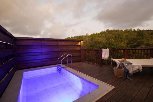 สระว่ายน้ำ, ORIGIN Eco Chalet in เปอตี กาเบรียล