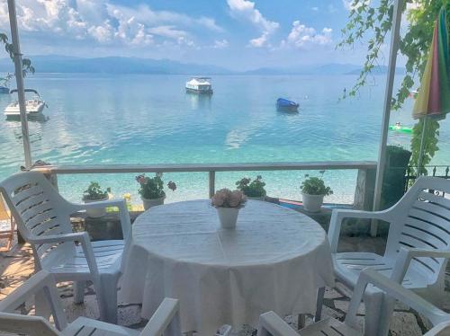 Apartment Polkaposki Trpejca in Trpejca