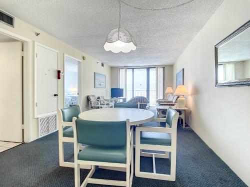 Ocean View with a beachfront pool at Ocean Trillium Condo ~ 402, New Smyrna Beach (foto 11)