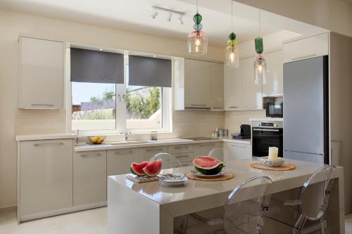 MZ Eternity in พอร์โต เคไล