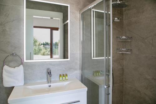 Aphrodite Hills Golf & Spa Resort Residences - Superior Villas - image 12