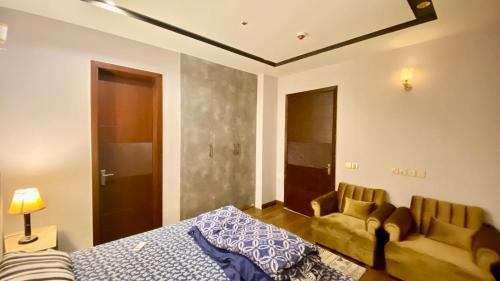 Royal Apartment - main image