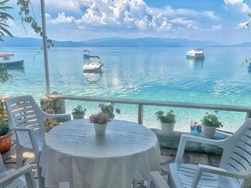 Apartment Polkaposki Trpejca in Trpejca