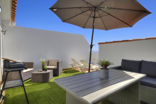Three-Bedroom Apartment room in Breathtaking terrace by Costarentals - Ref M45
