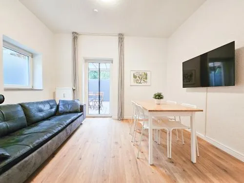 Tolstov Apartments - 4 Zimmer Wohnung mit Terrasse in Duisburg, Deutschland