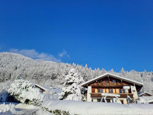 Ferienwohnungen Nagel, Kreuth-Enterbach in 克羅伊特