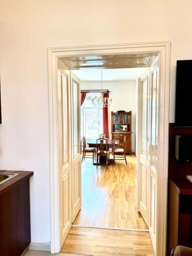 Unique apartment in the center, Bratislava (fotografie 4)