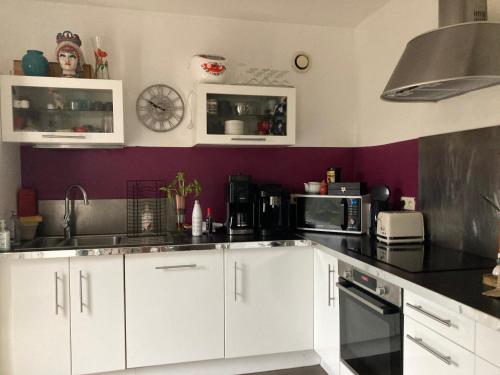 Kitchen, Villa Rose Suite et chambres chez l'habitant in Lemasson