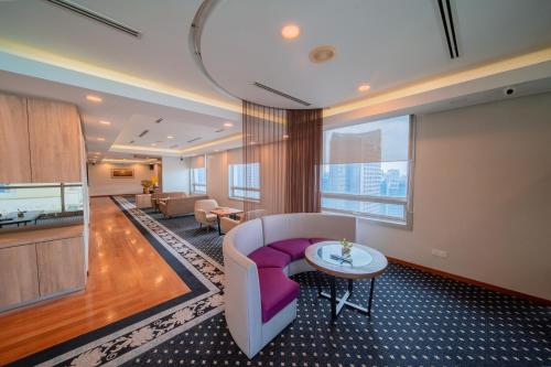 Bar/Lounge, St. Giles Boulevard in Mid Valley / Bangsar