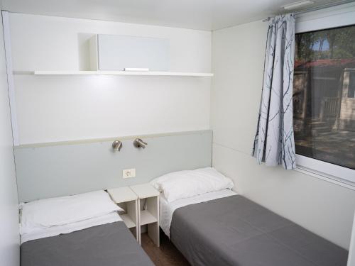 3 bedrooms, 6 beds