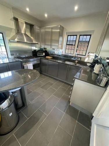 Picturebook cottage on prestigious polo estate in Stedham