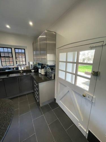 Picturebook cottage on prestigious polo estate in Stedham