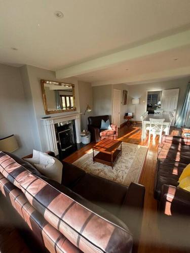 Picturebook cottage on prestigious polo estate in Stedham