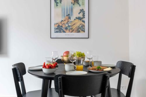 One-Bedroom Apartment image 5