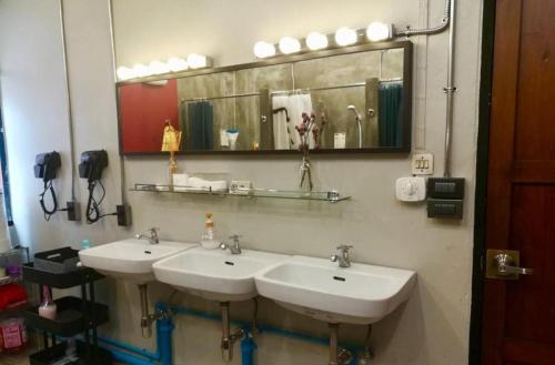 Bangkok Dreamcatcher hostel Room Type - Double Room with Shared Toilet