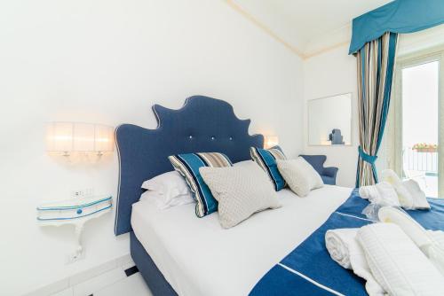 Superior Double Room image 7
