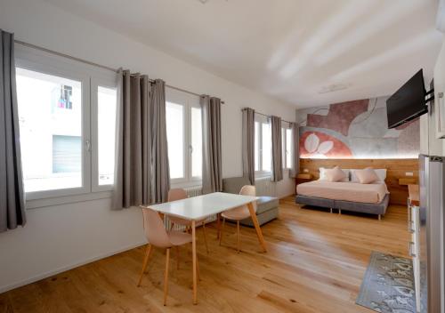 Fully Furnished Pink Apartment 2 in Treviso