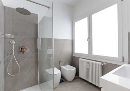 Bathroom, Fully Furnished Pink Apartment 2 in Treviso