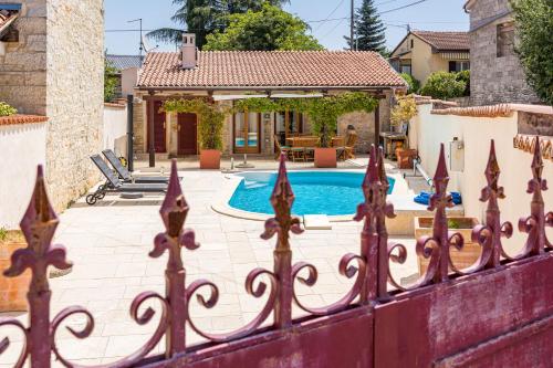 Rustic Villa Diana with pool near Rovinj, Burići