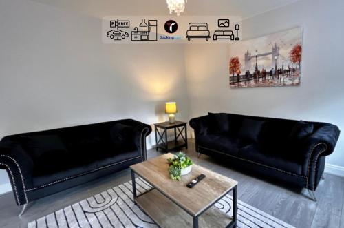 Spacious 4 Bedroom By Tara Stays Short Lets & Serviced Accommodation Aldershot With Free WiFi & Garden gîte à louer Aldershot Railway Station