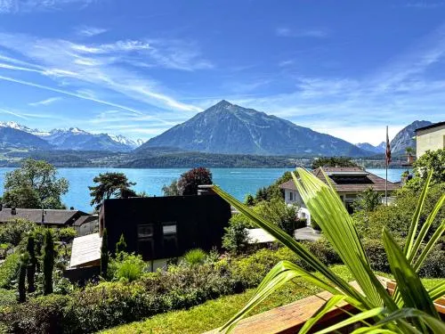 The Bluemlisalp, a private holiday flat with the lake of Thun view in Oberhofen am Thunersee, Schweiz