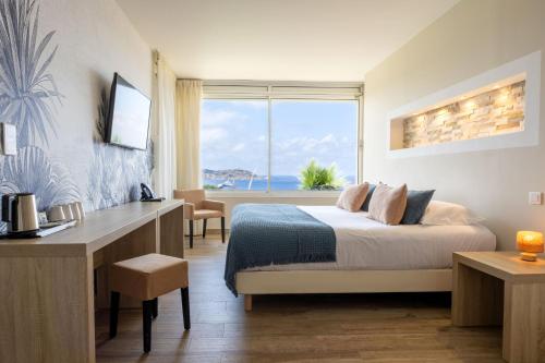 2 bedrooms, 3 beds