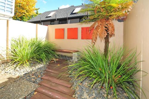 Studio with Private Courtyard image 4
