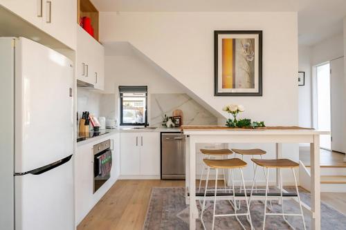Kitchen, Stunning, modern, two-story detached townhouse in Footscray