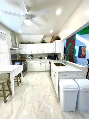 3 bed safari escape with AMPLE parking and bunkbeds in Milwaukee, USA