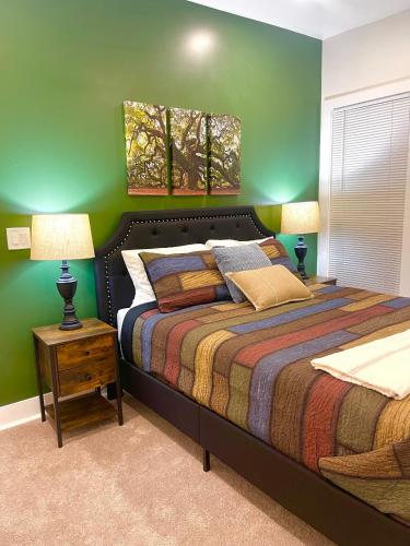 3 bed safari escape with AMPLE parking and bunkbeds in Milwaukee, USA