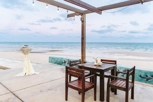 Bar/lounge, Le Palmier Ho Tram Resort in Ho Tram Beach