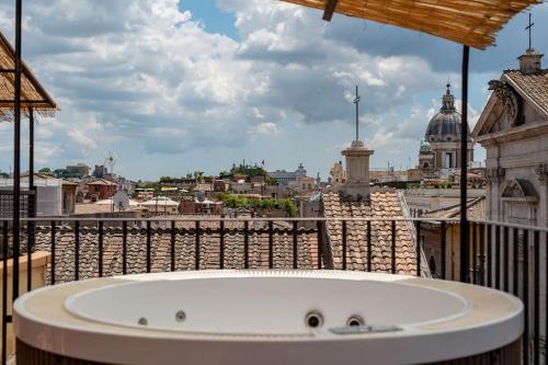 SKY DOMUS ROME Historic Center Penthouse With Jacuzzi, Рим (фото 6)