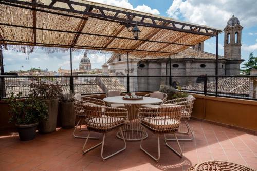 SKY DOMUS ROME Historic Center Penthouse With Jacuzzi, Рим (фото 9)