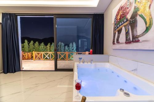 جاكوزي, Ultra Delux Private Villa Ekolia Bodrum in دابلين