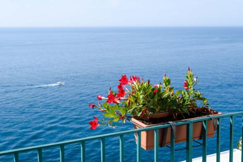 Triple Room with Sea View image 6