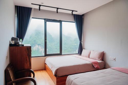 1 double bed, 1 twin bed