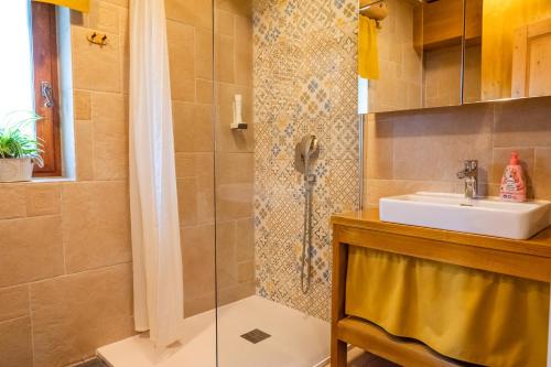 Zuhanyzó, Kmečka Hiška - Hiša vina Cuk (Kmecka Hiska - Hisa vina Cuk) in Lendva