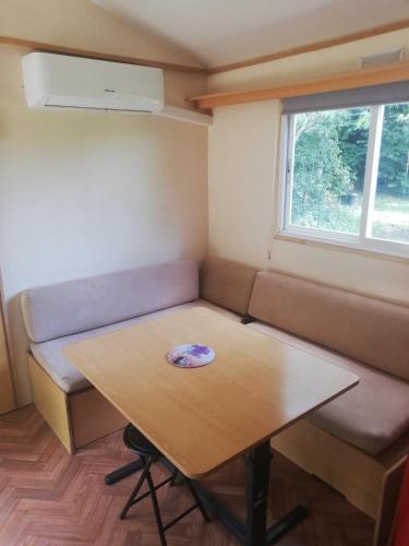 Iekārtas, Camping du Bois Fleuri in Fontiers-Cabardes