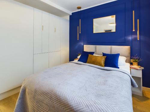 Unique Studio for 2 people Wilanowska in Warsaw by Noclegi Renters, Warsaw