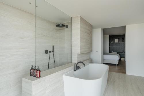 Three-Bedroom Apartment with Park View image 9