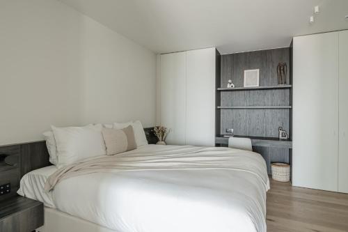 Three-Bedroom Apartment with Park View image 10