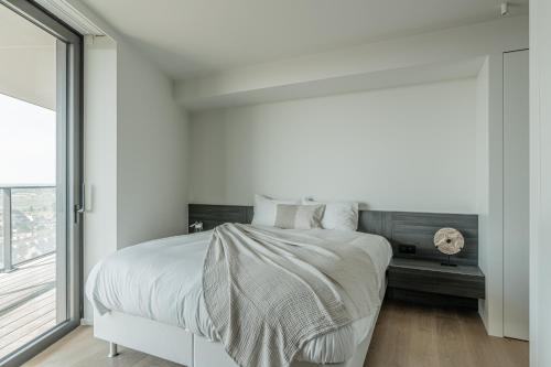 Three-Bedroom Apartment with Park View image 6