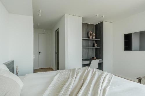 Three-Bedroom Apartment with Park View image 4