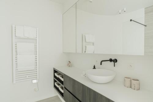 Three-Bedroom Apartment with Park View image 1