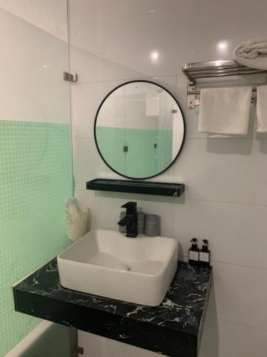 Nhà Nghỉ Đảo Yến (Nha Nghi Đao Yen) in Hoang Le