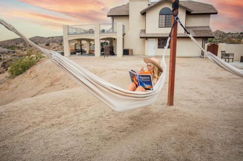 The Citadel - Huge Cowboy Tub, Hot Tub, Firepits in Yucca Valley, USA