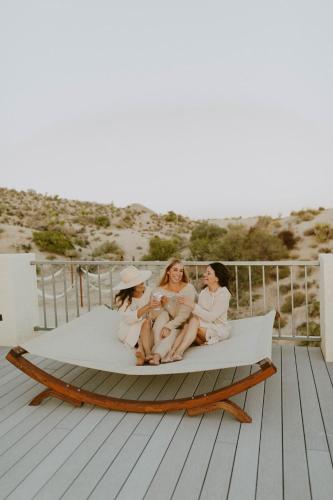 The Citadel - Huge Cowboy Tub, Hot Tub, Firepits in Yucca Valley, USA