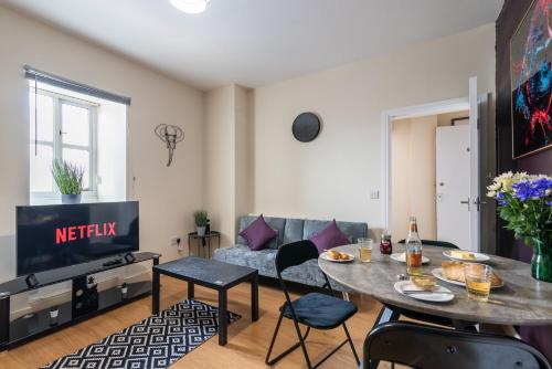 Central Cardiff One-Bedroom Apartments with Fast WiFi, Parking & Self Check-In - Adamsdown