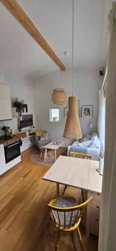 Tiny grey house with loft, 15 min from city center - Grimmered