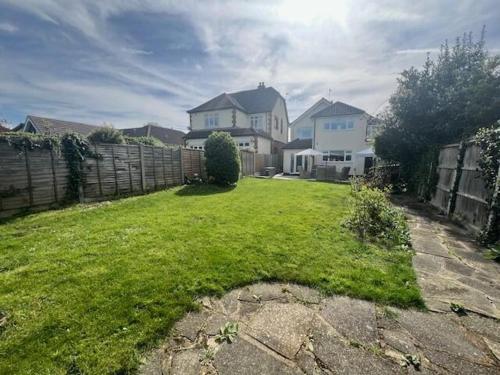 Amazing 5 bedroom house in Hornchurch gîte à louer Emerson Park Railway Station